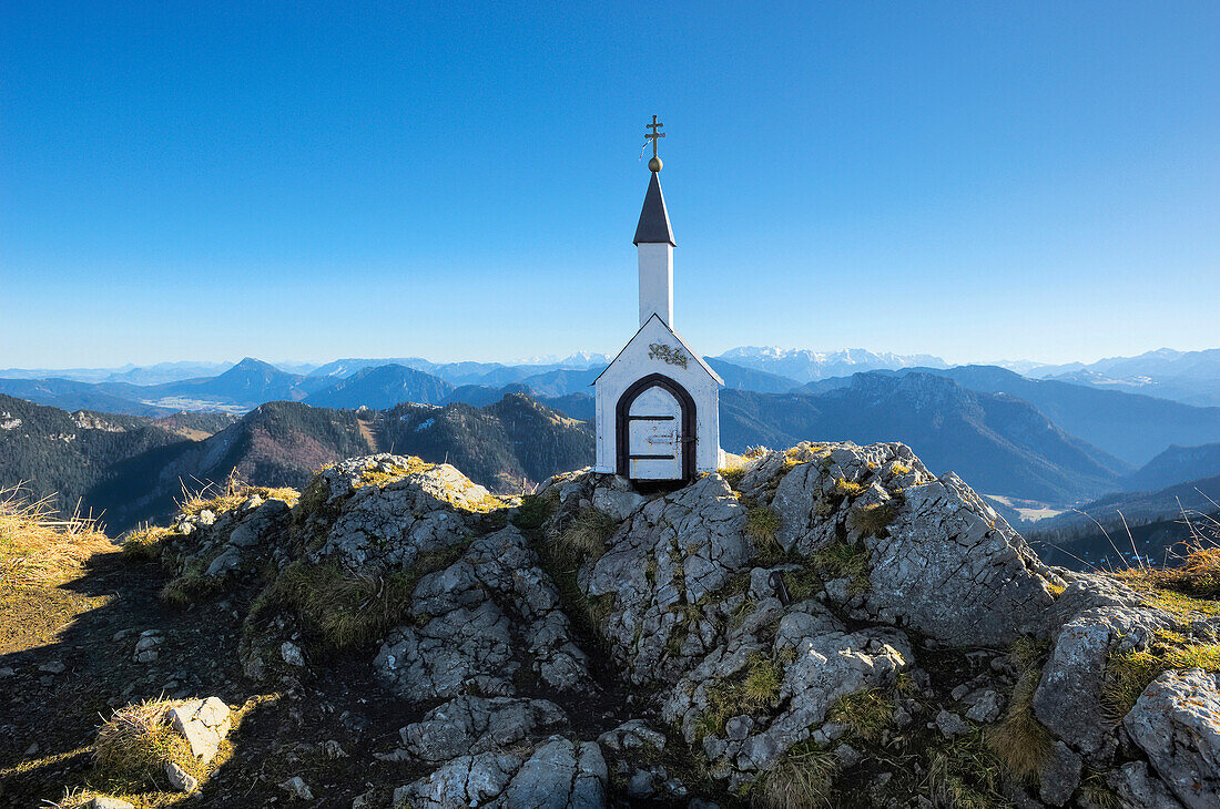Kapelle auf dem Hochgerngipfel, Chiemgauer Alpen, Bayern, Deutschland, Europa