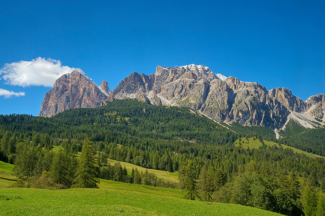 Tofana di Rozes and Tofana di Mezzo in the sunlight, Cortina d'Ampezzo,  Dolomites, Belluno, Italy, Europe