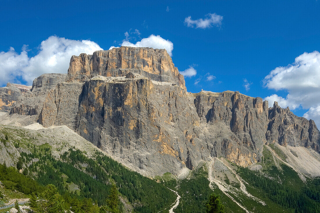 Blick auf Sass Pordoi und Sellajoch, Dolomiten, Belluno, Italien, Europa