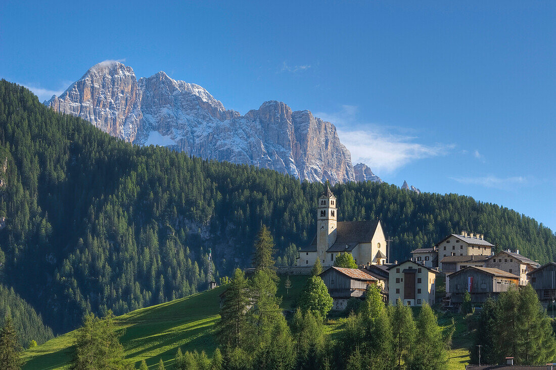 Mountain village Colle San Lucia with Civetta mounain, Colle San Lucia, Dolomites, Belluno, Italy, Europe