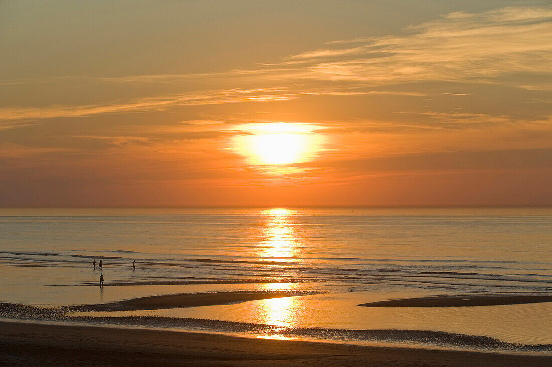 Beach at the Cap Blanc-Nez at sunset, Cap Blanc-Nez, Opal coast, Boulogne-sur-Mer, France, Europe