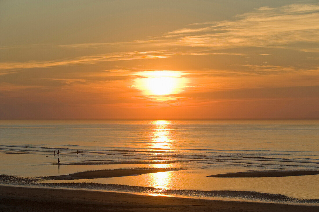 Strand am Cap Blanc-Nez bei Sonnenuntergang, Cap Blanc-Nez, Opalküste, Boulogne-sur-Mer, Frankreich, Europa