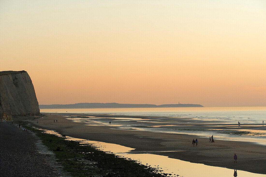Strand am Cap Blanc-Nez bei Sonnenuntergang, Cap Blanc-Nez, Opalküste, Boulogne-sur-Mer, Frankreich, Europa
