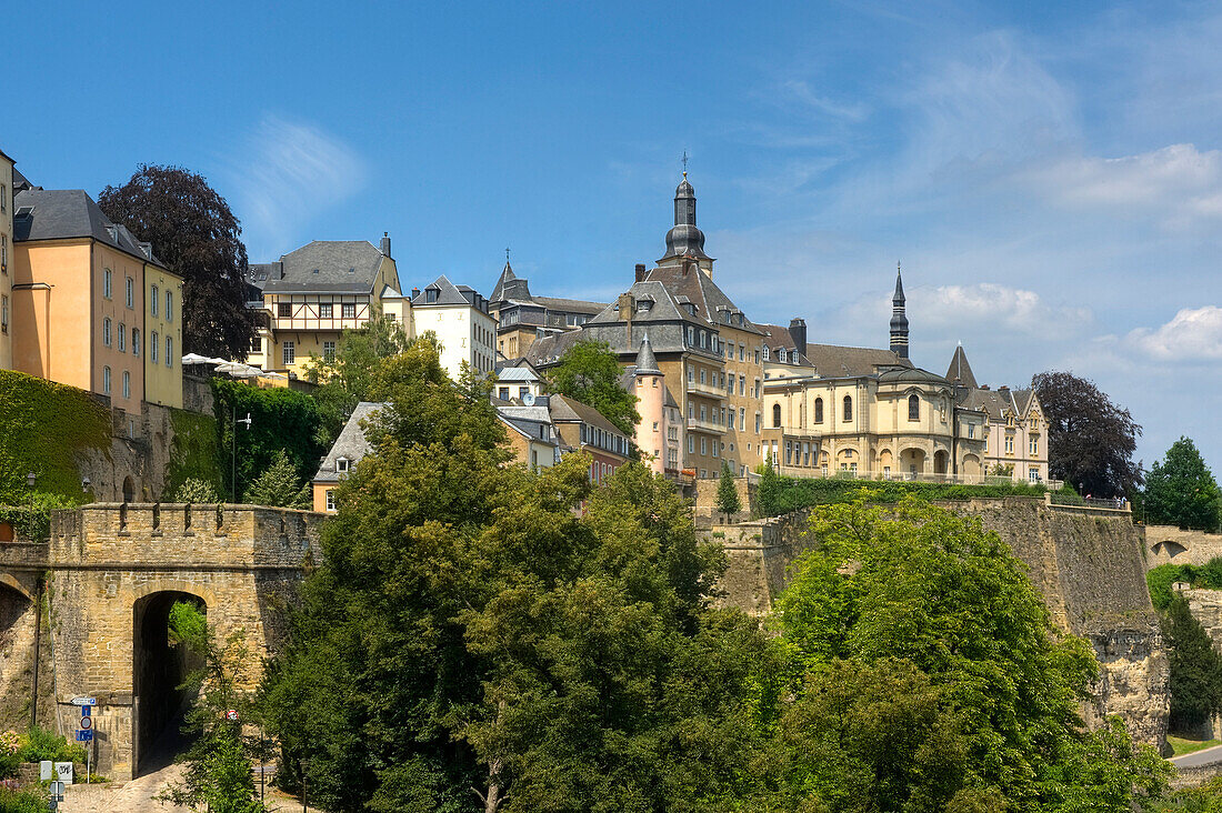 Die St. Michaeliskirche im Sonnenlicht, Luxemburg, Luxemburg, Europa