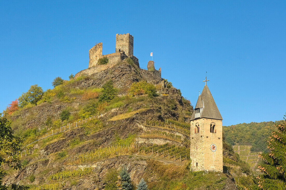 Niederburg mit romanischem Glockenturm, Kobern-Gondorf, Rheinland-Pfalz, Deutschland, Europa