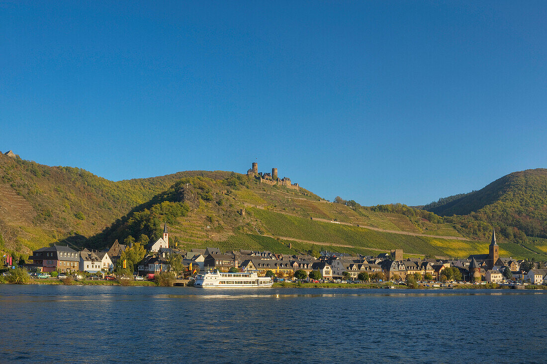 Blick auf Alken mit Mosel und Burg Thurant, Alken, Rheinland-Pfalz, Deutschland, Europa