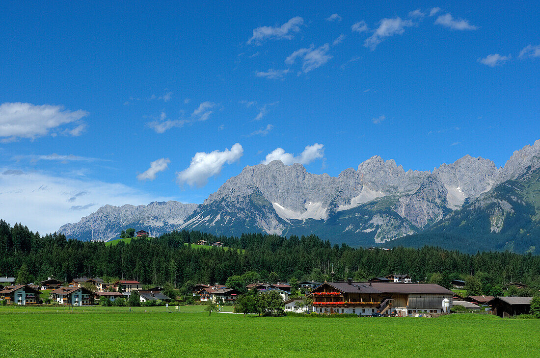 The village Oberndorf with the mount Wilder Kaiser mountains, Oberndorf, Kaiser Mountain Range, Tyrol, Austria