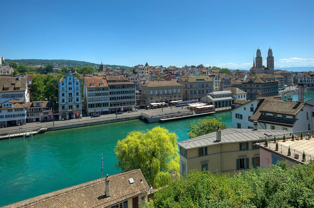 Blick auf Limmat und Niederdorf, Zürich, Schweiz