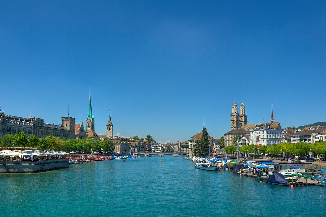 Limmat mit Grossmünster und Frauenmünster, Zürich, Schweiz