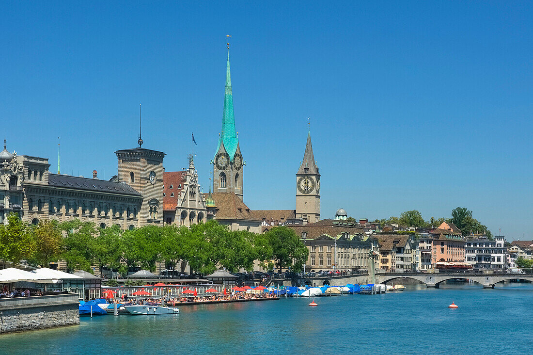 Limmat mit Frauenmünster und St. Peter, Zürich, Schweiz