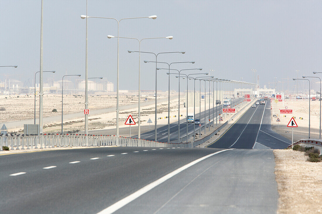 Street to Ras Laffan Industrial City, Qatar