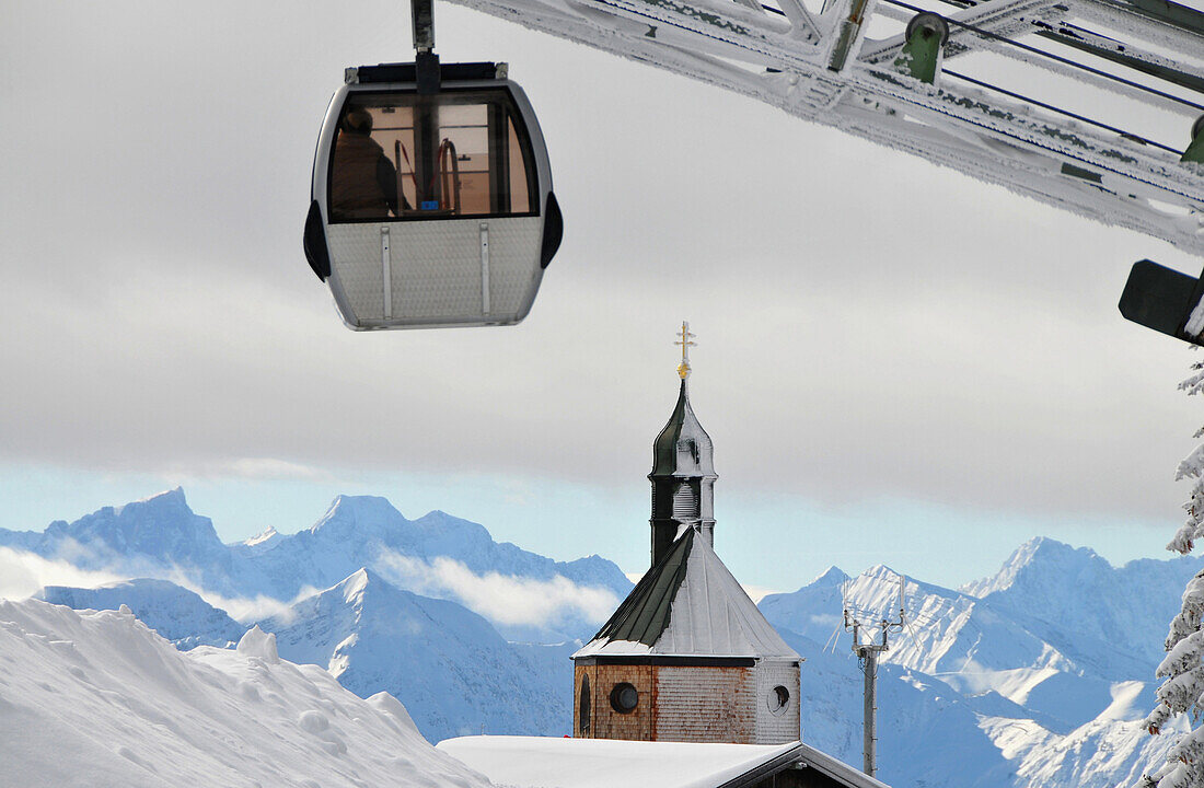 Passenger Cabin with chapel in the background, On the Wallberg, winter in Bavaria, Mangfall Range, Bavarian Pre-Alps, Upper Bavaria, Bavaria, Germany