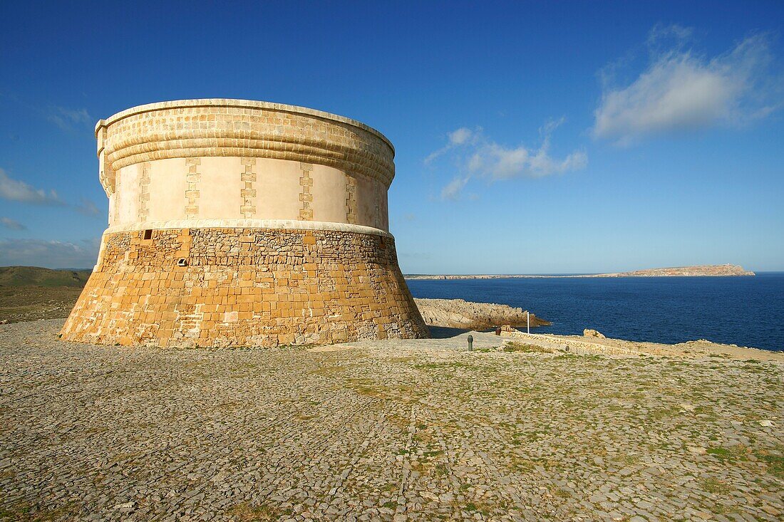 Torre de Fornells aus dem achtzehnten Jahrhundert Bucht von Fornells Menorca Balearische Inseln Spanien