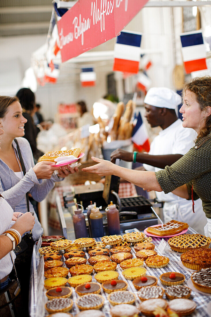 Waffelstand auf dem Neighbourgoods Market, Delicatessenmarkt am Samstag in der Old Biscuit Mill, Woodstock, Kapstadt, Südafrika, Afrika