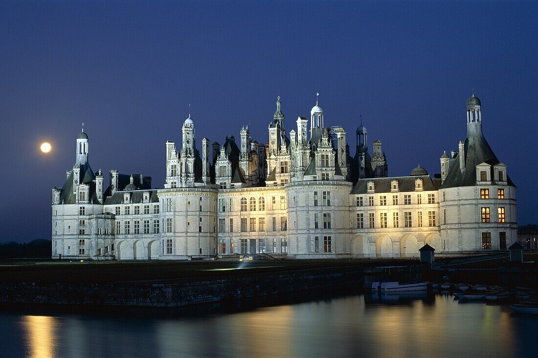 Chambord, Chambord Castle, Chateau de Chambord, Clo. Castle, Chambord, Chateau, Closson, France, Europe, Holiday, Landmark, Loire valley, Night, River, Tourism, Travel, Vacation, Vi