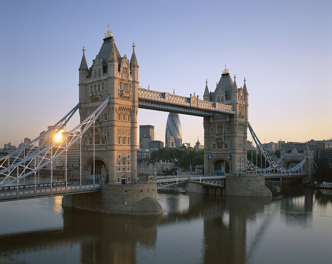Dawn, England, London, Thames River, Tower Bridge, . Dawn, England, United Kingdom, Great Britain, Holiday, Landmark, London, Thames river, Tourism, Tower bridge, Travel, Vacation
