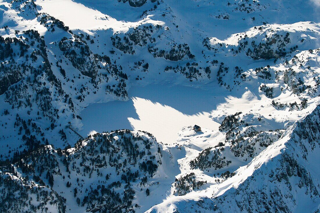 Colomers hut mountain, Major de Colomers lake  Aiguestortes National Park  Pyrenees  Lerida Province  Catalonia  Spain