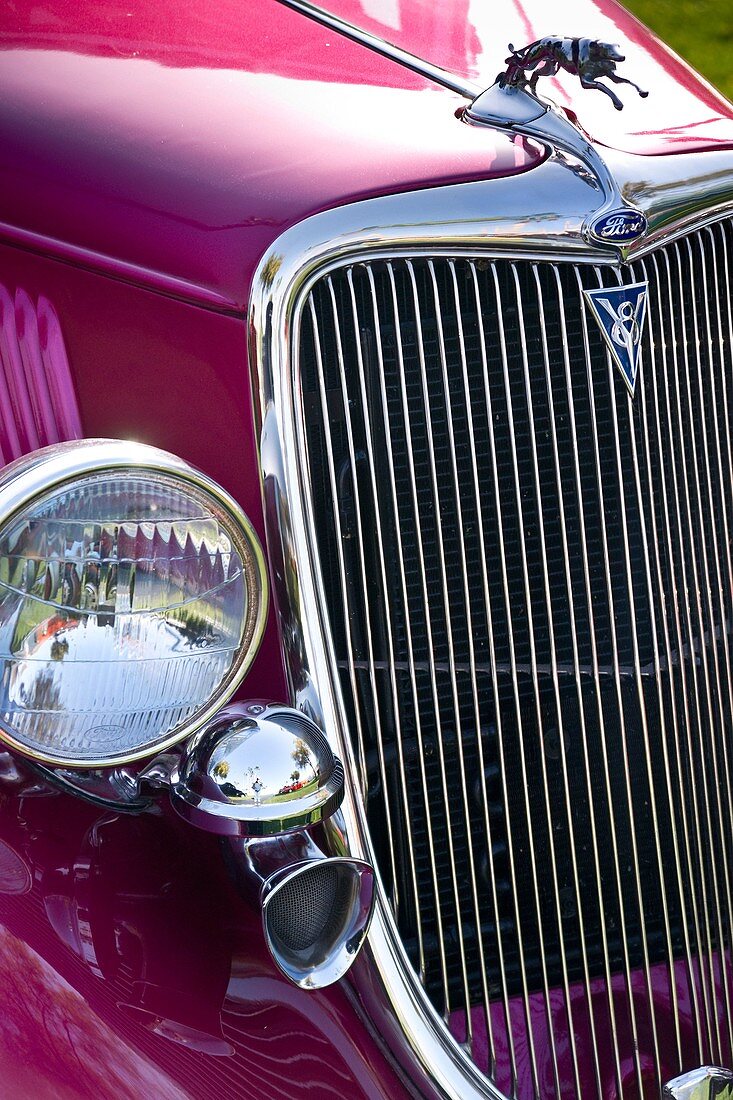Classic lines of a cintage automobile grille