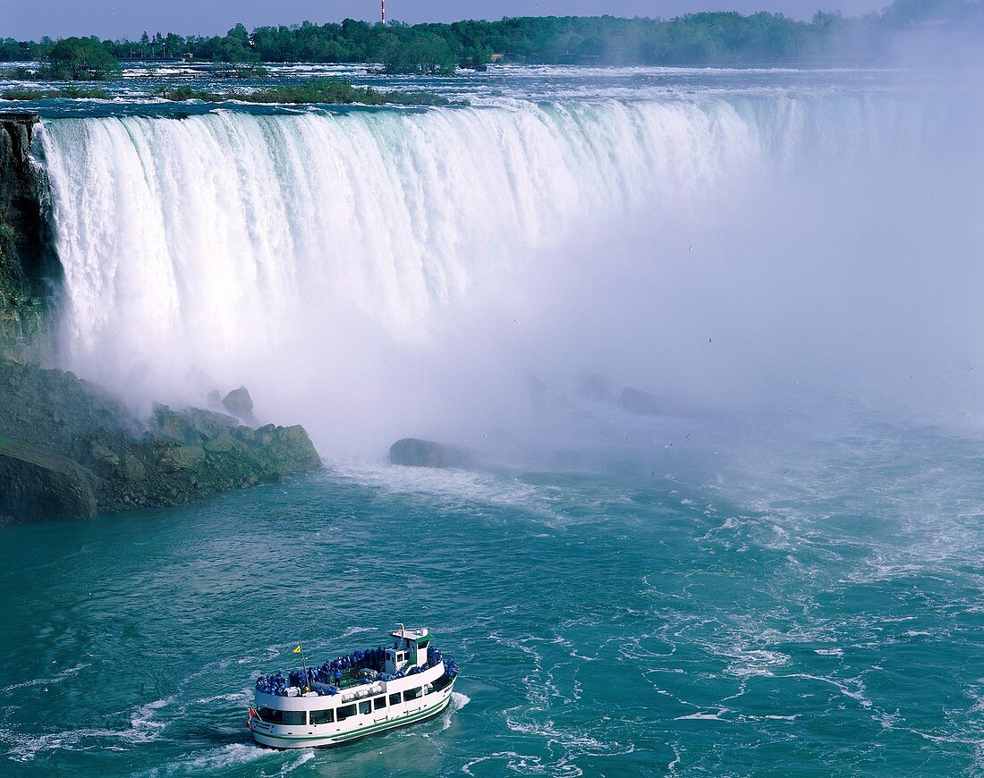 awe, boat, Canada, falls, ferry, mist, Niagara, Ont. Awe, Boat, Canada, North America, Falls, Ferry, Holiday, Landmark, Mist, Niagara, Ontario, Tourism, Tourists, Travel, Vacation