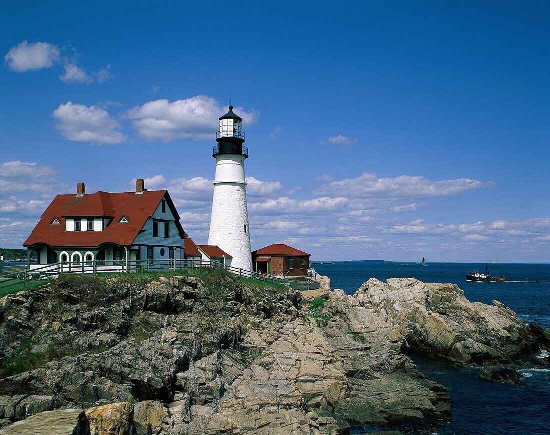 atlantic, Cape Elizabeth, cliff, coast, lighthouse, . America, Atlantic, Cape elizabeth, Cliff, Coast, Holiday, Landmark, Lighthouse, Maine, Northeast, Portland head light, Rocks, Ro