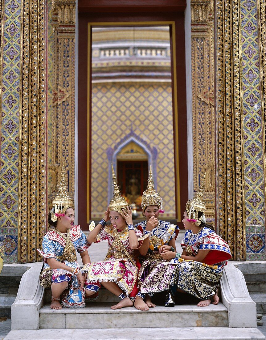 Bangkok, Costume, Dancing, Girls, Model Released, T. Asia, Bangkok, Costume, Dancing, Girls, Holiday, Landmark, Model, Released, Thailand, Tourism, Traditional, Travel, Vacation