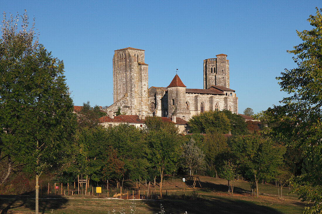 France, Midi-Pyrénées, Gers (32), La Romieu, Saint Pierre colegiate church (Unesco world heritage)