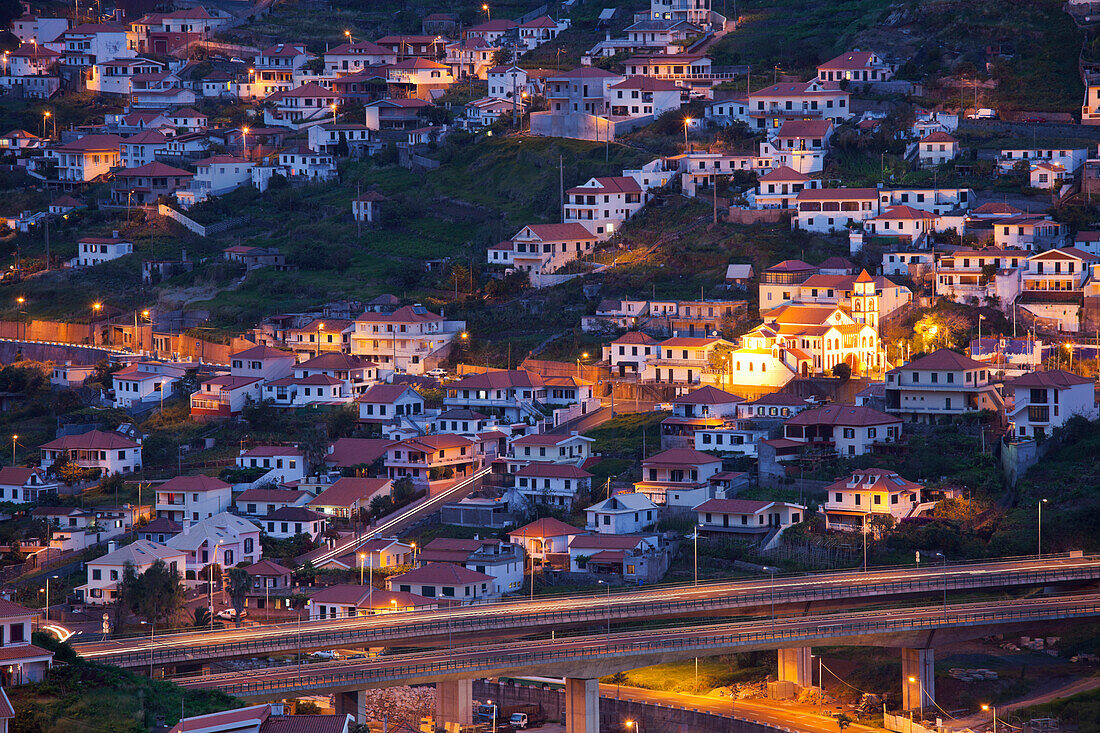 Ansicht von Ribeira Sesa bei Nacht, Madeira, Portugal