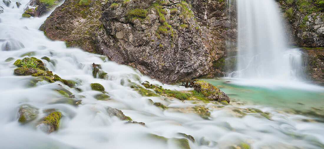 Die Wasserfälle von Vallesinella, Cascate di Vallesinella Alta, Brenta Adamello Naturpark, Madonna di Campiglio, Trentino, Italien