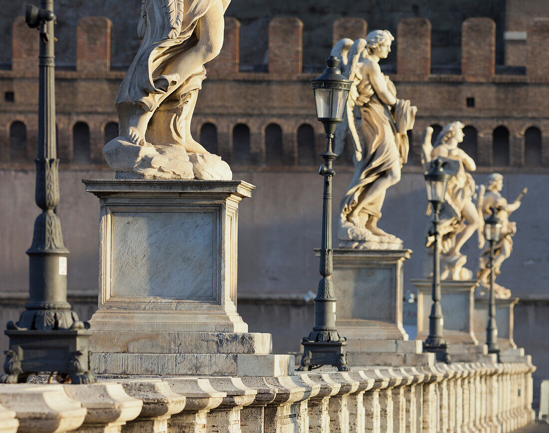 Statuen auf der Engelsbrücke, Ponte Sant'Angelo, Rom, Lazio, Italien