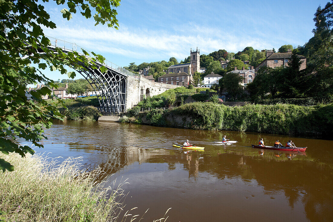 The Iron Bridge at Coalbrookdale above the river Severn, Ironbridge Gorge, Telford, Shropshire, England, Great Britain, Europe