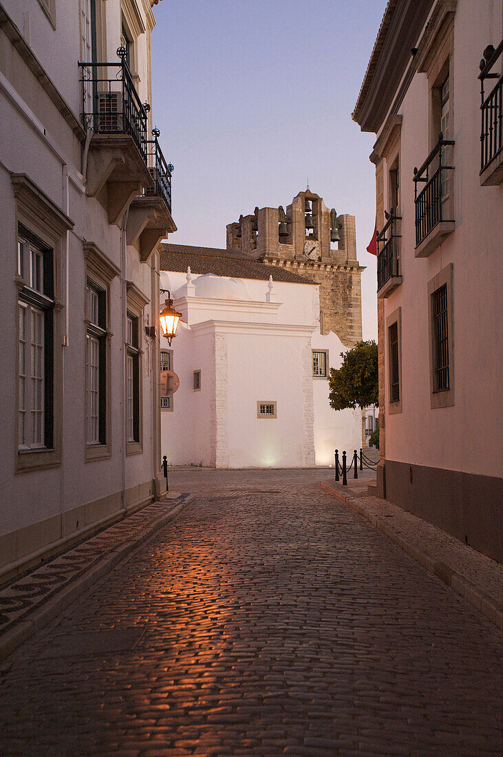 Cobbled treet lading towards the cathedral Se at evening, old town, Faro, Algarve, Portugal, Europe