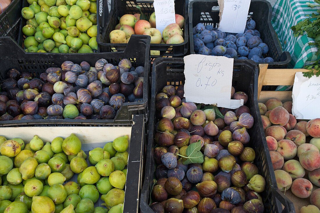 Fruit stall at the market, Loule, Algarve, Portugal, Europe