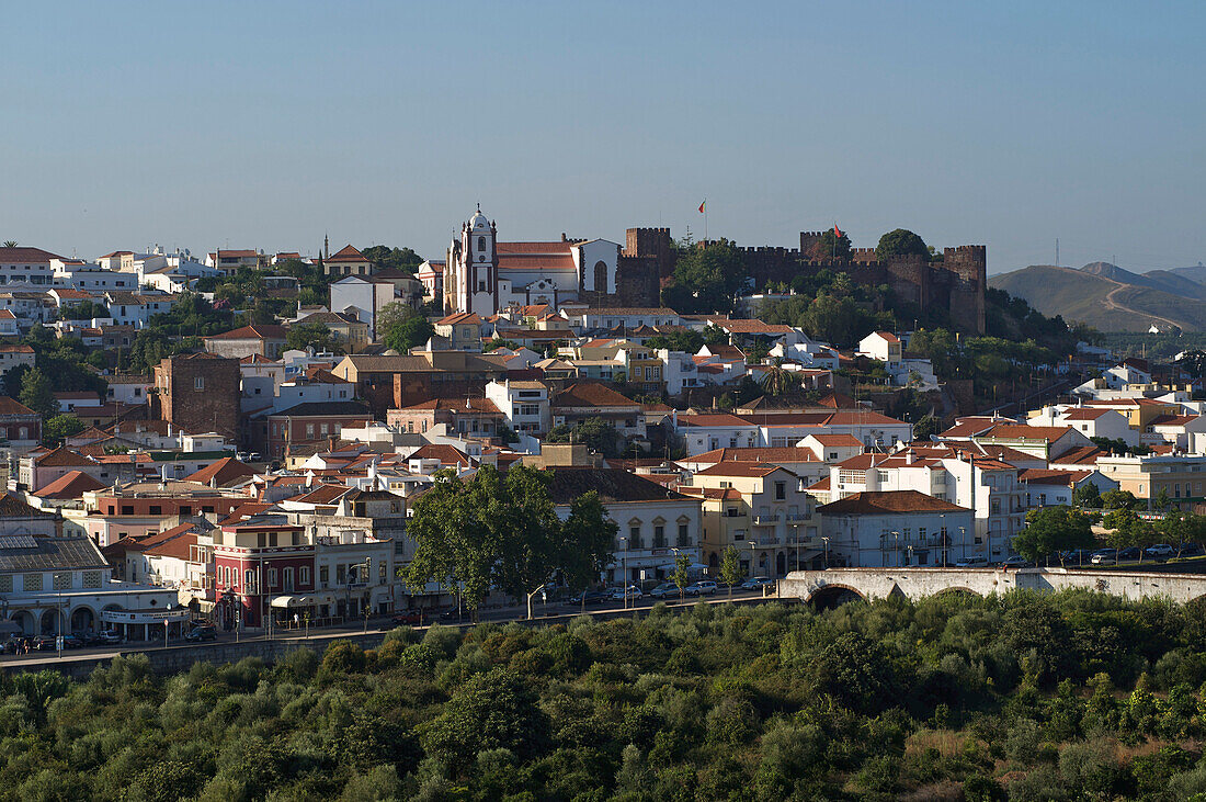 Silves, Stadt und maurische Festung auf einem Hügel, Algarve, Portugal, Europa