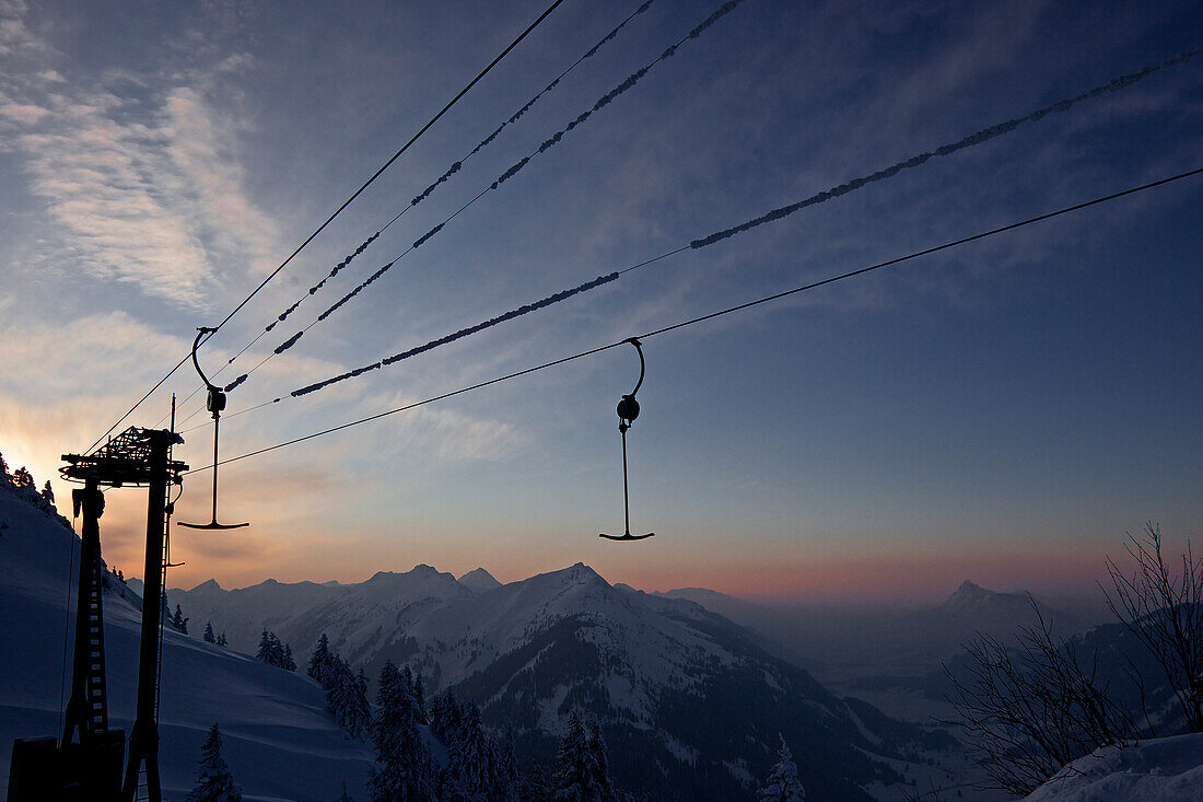 Ski lift in front of a wonderful panorama of mountains in the evening, Hahnenkamm, Tyrol, Austria, Europe