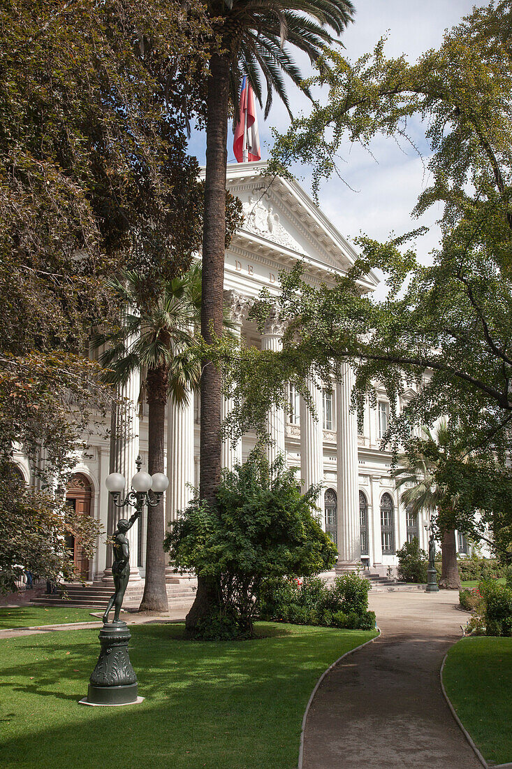 Parkanlage und Säulen des ehemaligen Gebäude vom Nationalkongress, Santiago de Chile, Chile, Südamerika