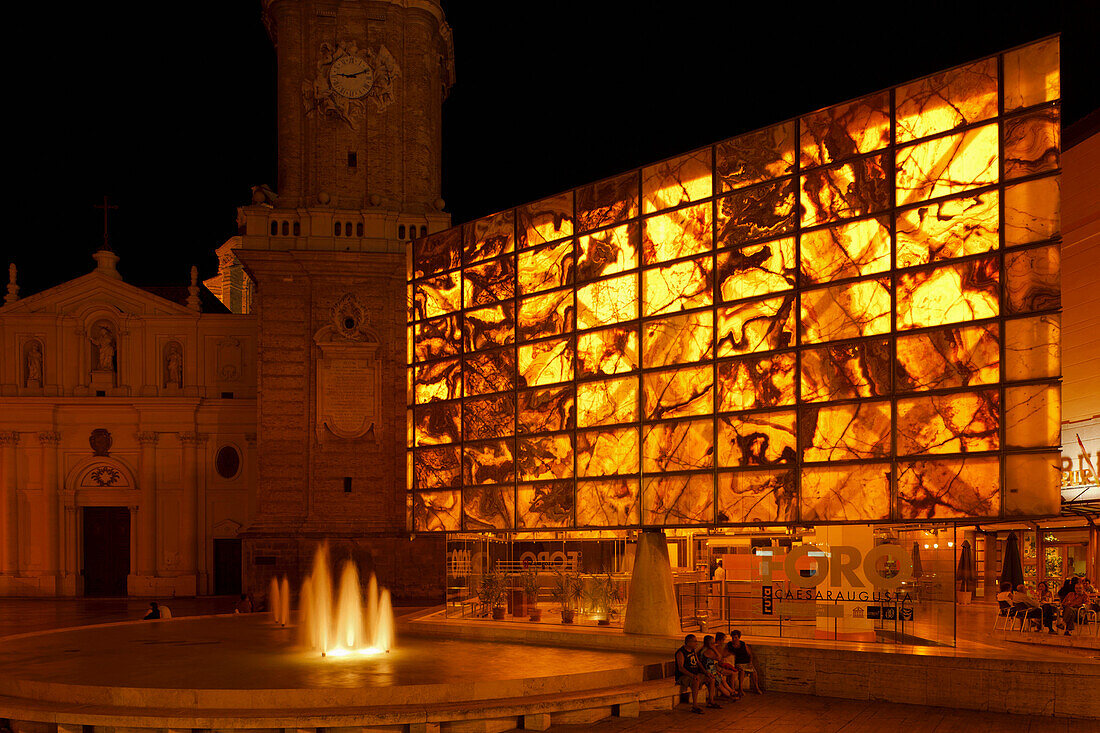 Museo del Foro und Kathedrale La Seo am Abend, Plaza de la Seo, römische Stadtreste, Saragossa, Zaragoza, Aragon, Aragonien, Nordspanien, Spanien, Europa