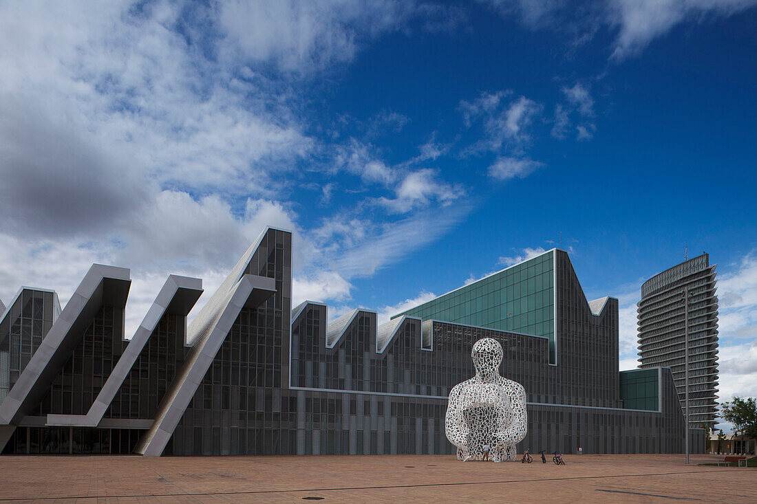 Palacio de Congresos, Kongresszentrum und Torre del Agua (hinten), Saragossa, Zaragoza, Aragon, Aragonien, Nordspanien, Spanien, Europa