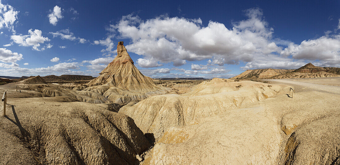 Cabezo Castildetierra, erosion formation in the desert Bardenas Reales, UNESCO Biosphere Reserve, province of Navarra, Northern Spain, Spain, Europe