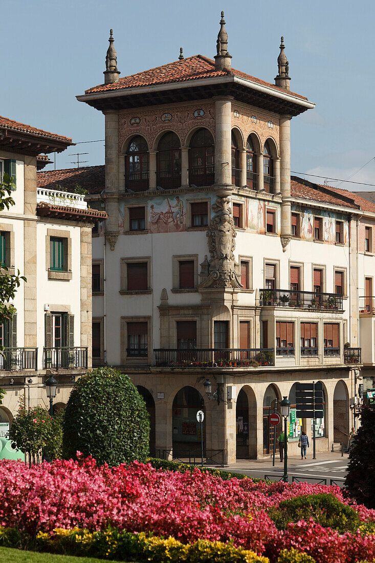 Eckhaus Artekalea Kalea mit de Adolfo Urioste, Gernika-Lumo, Gernika, Camino de la Costa, Küstenweg, Camino del Norte, Jakobsweg, Camino de Santiago, Pilgerweg, Provinz Provinz Bizkaia, Baskenland, Nordspanien, Spanien, Europa