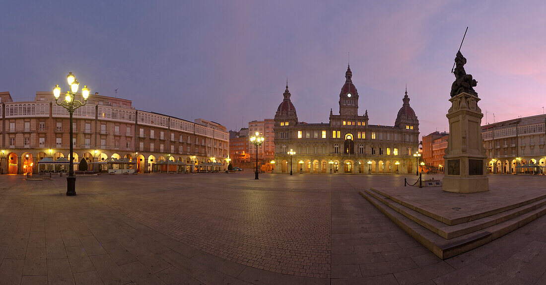 Town hall, monument to local hero Maria Pita, Praza Maria Pita, main square, La Coruna, A Coruna, Camino Ingles, Camino de Santiago, Way of Saint James, pilgrims way, province of La Coruna, Galicien, Nordspanien, Spanien, Europa