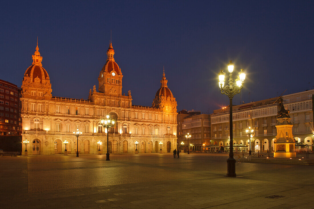 Rathaus, Denkmal für Stadtheldin Maria Pita, Praza Maria Pita, Hauptplatz, La Coruna, A Coruna, Camino Ingles, Camino de Santiago, Jakobsweg, Pilgerweg, Provinz La Coruna, Galicien, Nordspanien, Spanien, Europa