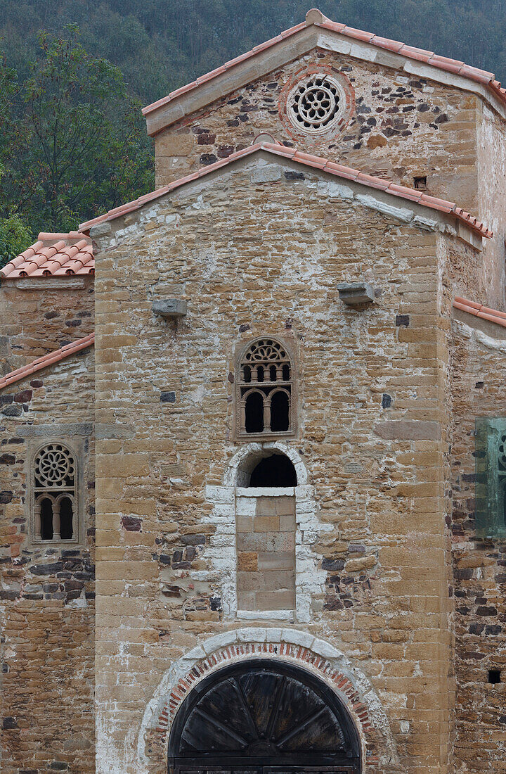 San Miguel de Lillo, Kapelle des Sommerpalast König Ramiro I, 9 Jahrhundert, präromanisch, UNESCO Welterbe, Monte Naranco, bei Oviedo, Camino Primitivo, Jakobsweg, Camino de Santiago, Pilgerweg, UNESCO Welterbe, Provinz Asturias, Asturien, Nordspanien, Sp