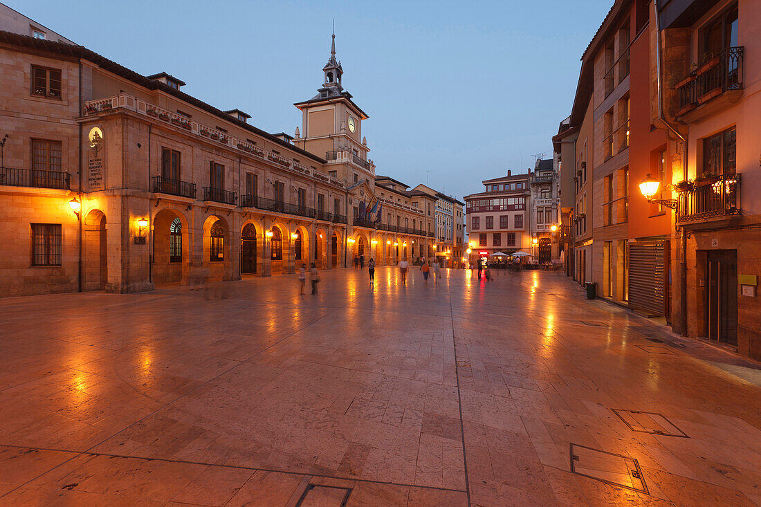 Town hall, 17 century, Plaza de la Constitucion, Oviedo, Camino Primitivo, Camino de Santiago, Way of St. James, pilgrims way, province of Asturias, Principality of Asturias, Northern Spain, Spain, Europe