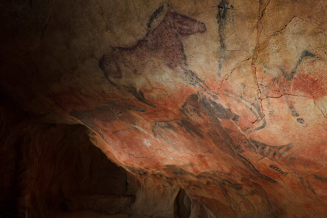 Horses, prehistoric painting, cave painting, about 15000 BC, Cueva de Tito Bustillo, cave near Ribadesella, replica, Parque de la Prehistoria de Teverga, Teverga, Park of Prehistory in Teverga, province of Asturias, Principality of Asturias, Northern Spai