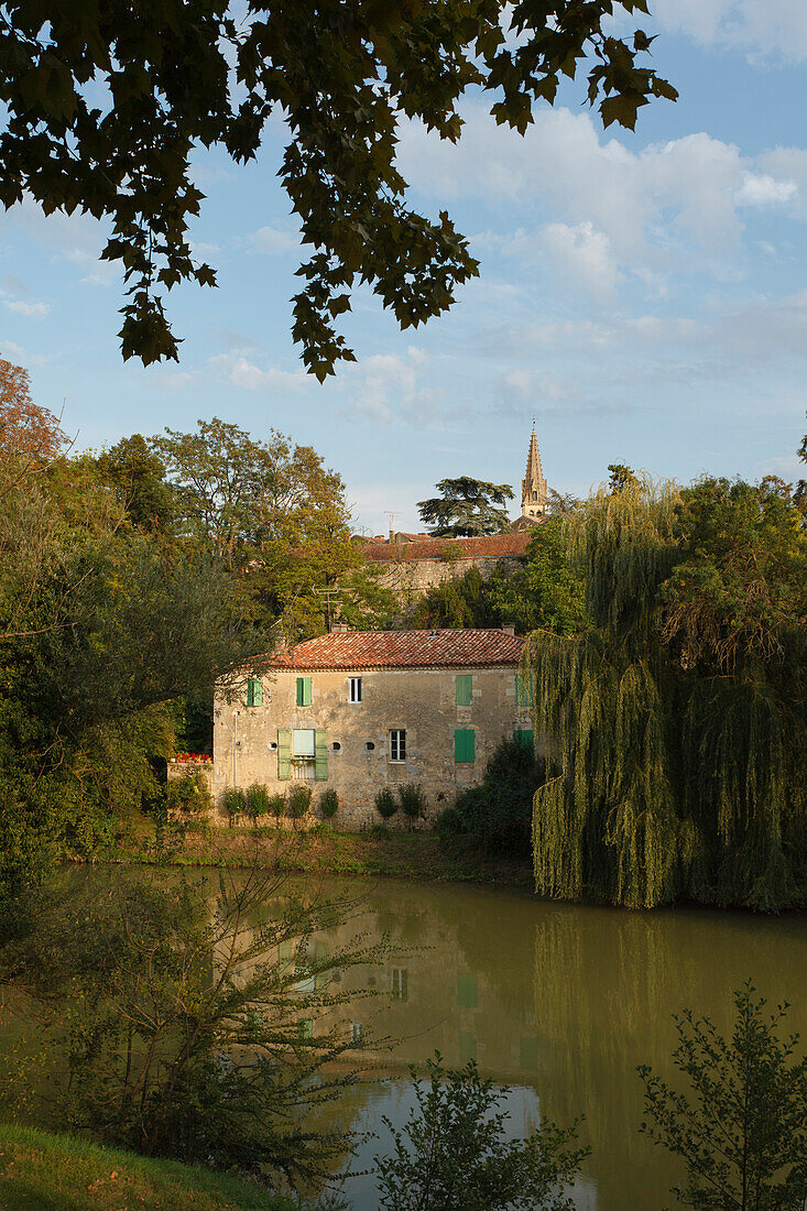 house at the banks of Baise River, spire of Cathedral Sainte-Pierre, cathedral, gothic, Condom, Condom-en-Armanac, Department Gers, Region Midi-Pyrenees, Via Podiensis, Camino de Santiago, St. James Way, France, Europe