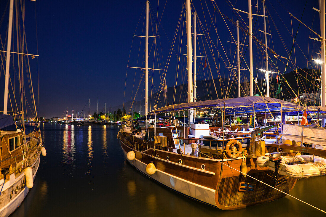 Fethiye Yachthafen bei Nacht, lykische Küste, Mittelmeer, Türkei