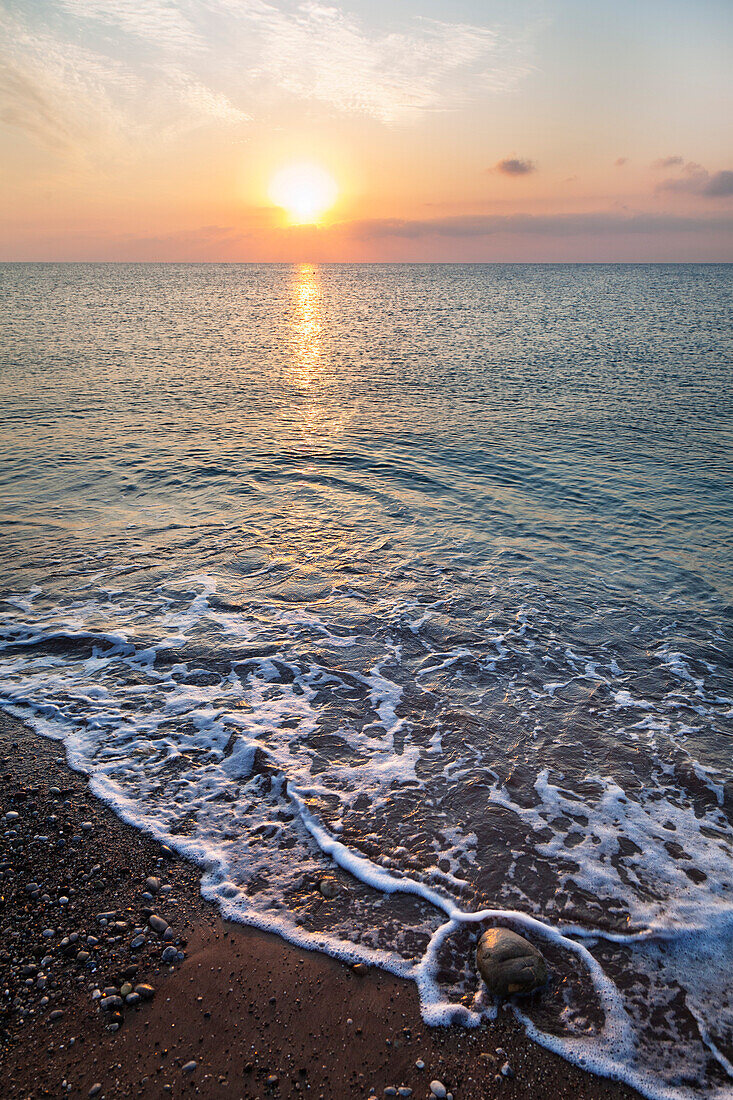 Sonnenaufgang am Strand von Cirali, lykische Küste, Mittelmeer, Türkei, Kleinasien