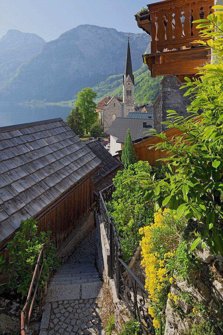 Houses and church at lake Hallstaetter See, Hallstatt, Salzkammergut, Upper Austria, Austria, Europe
