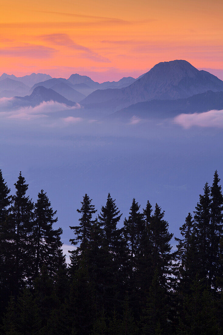 Blick vom Dobratsch auf den Mittagskogel am Morgen, Karawanken, Kärnten, Österreich, Europa