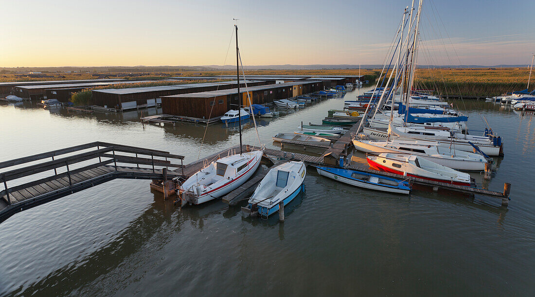 Boote in Rust, Ruster Bucht, Neusiedlersee, Burgenland, Österreich